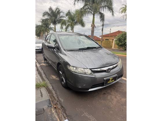 HONDA CIVIC 1.8 LXS 16V FLEX 4P AUTOMÁTICO HONDA CIVIC 1.8 LXS 16V FLEX 4P AUTOMÁTICO